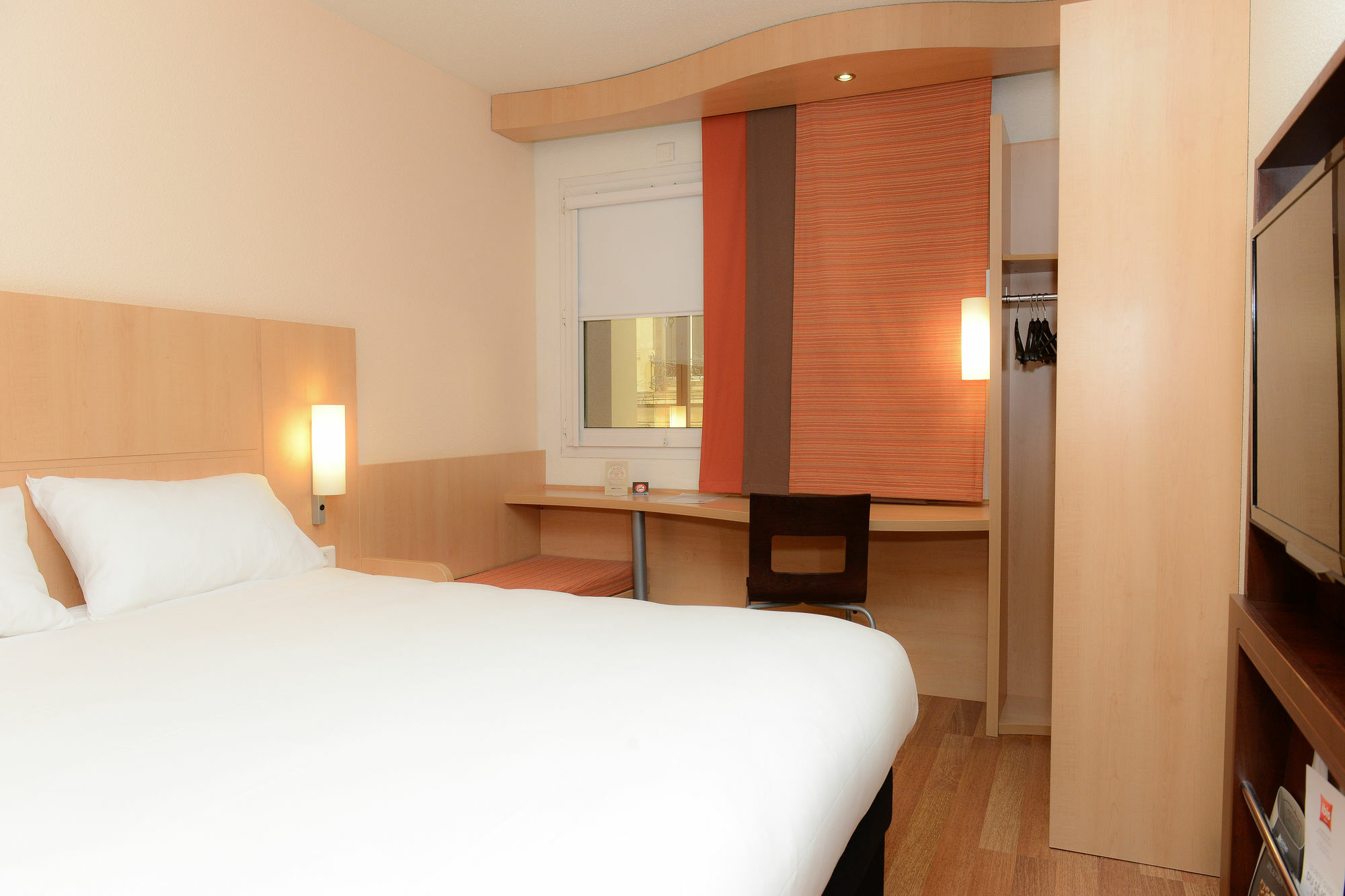 Ibis Port De Plaisance Hotell Caen Exteriör bild